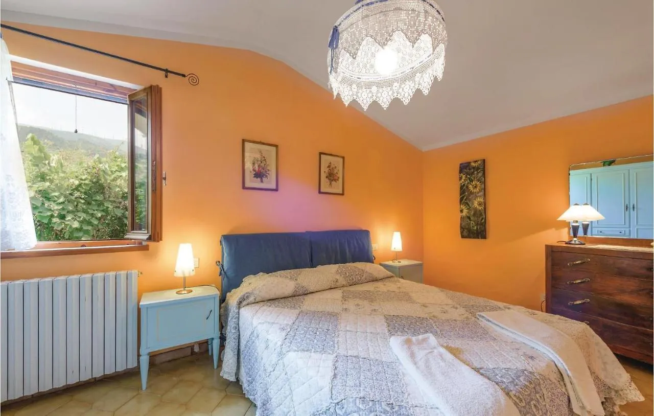 Amazing Home In Colle Di Compito Lu With Kitchen Ruota Dom wakacyjny