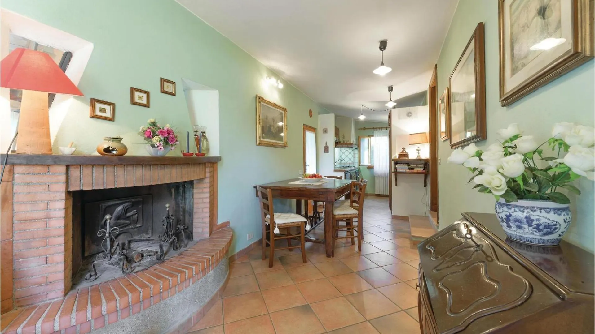 Dom wakacyjny Amazing Home In Colle Di Compito Lu With Kitchen Ruota Włochy